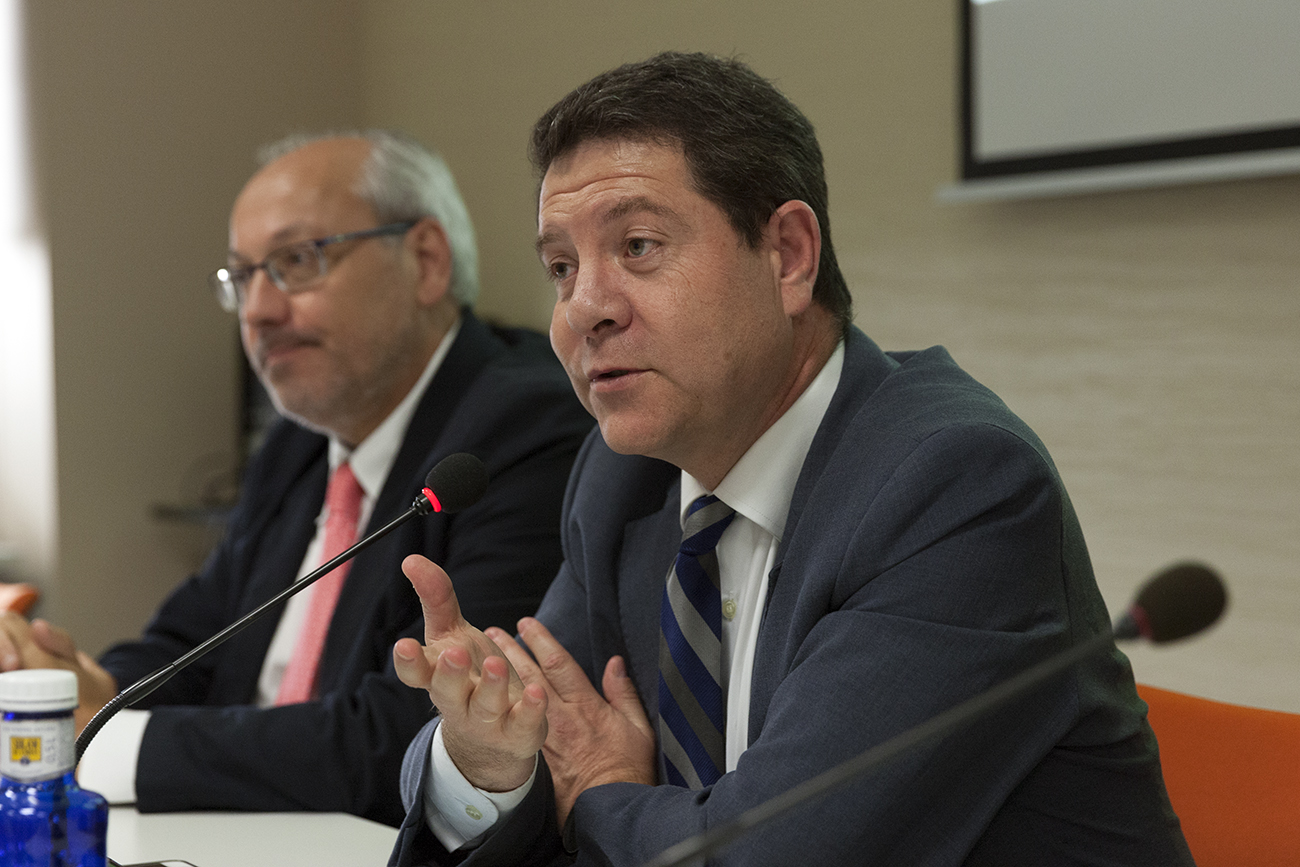 García Page insta a Rajoy a presentarse a la investidura